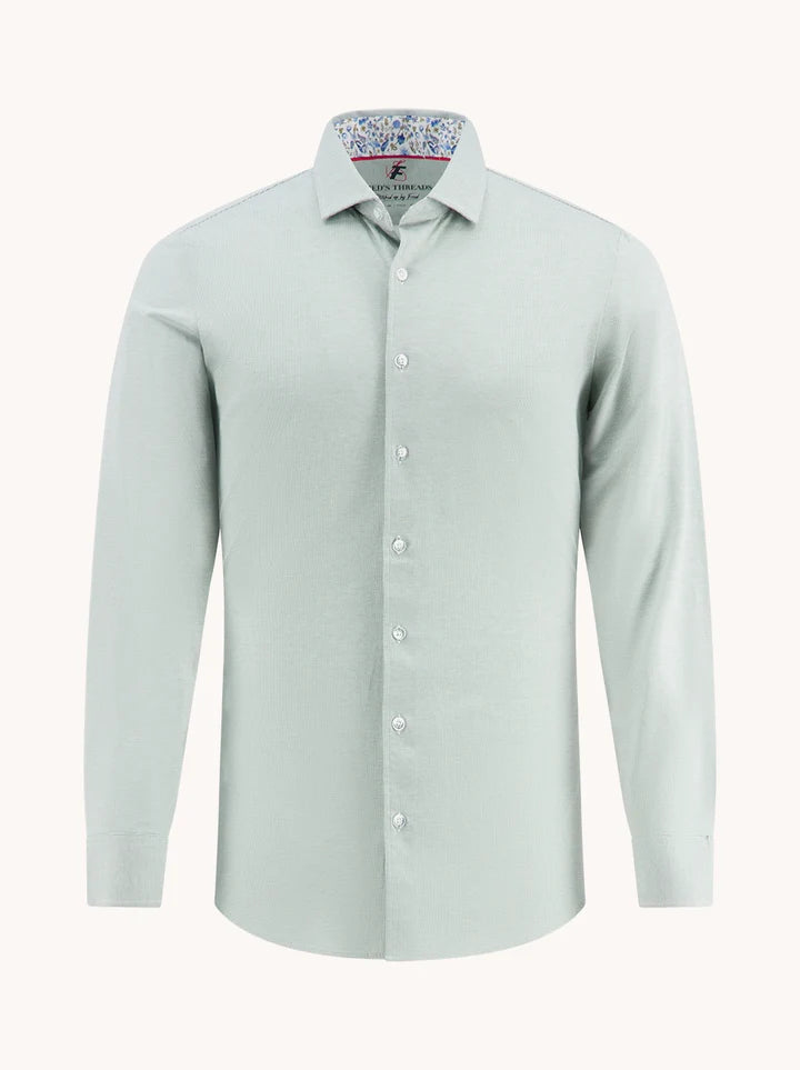 מכופתרת בהדפס מינימלי