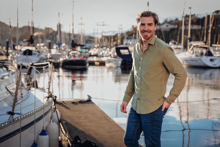 מכופתרת קורדורוי