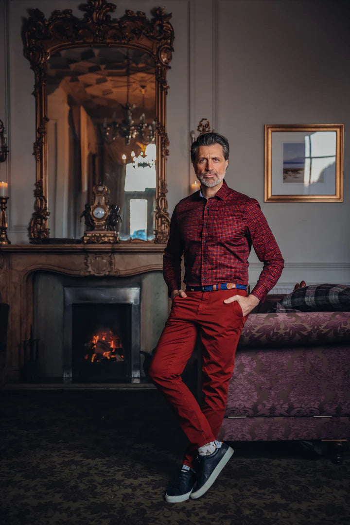 מכופתרת משבצות א-סימטריות