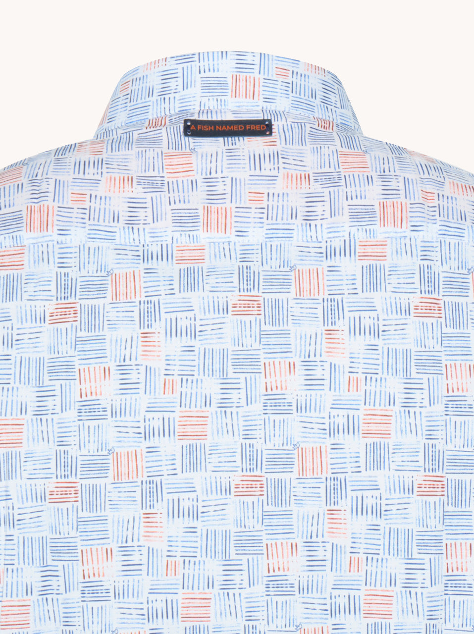 מכופתרת קצרה