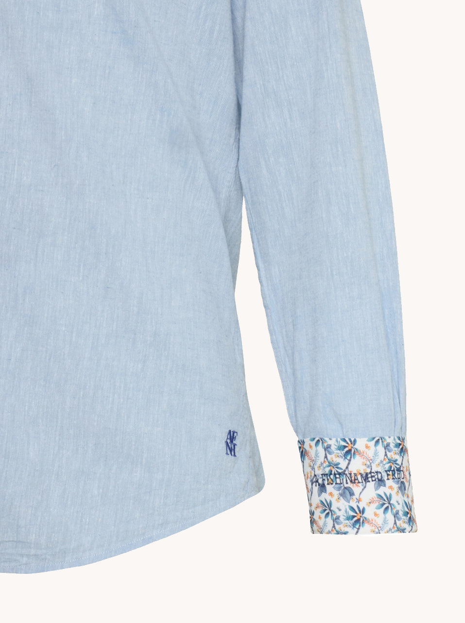 מכופתרת פשתן