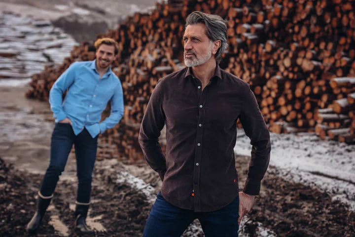 מכופתרת קורדורוי