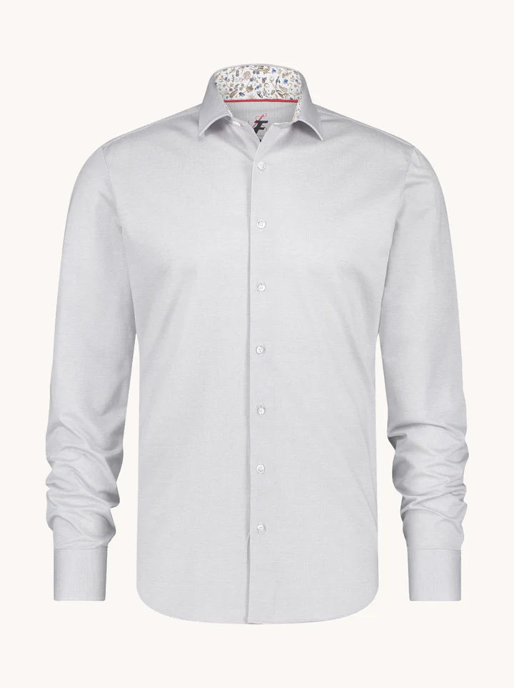 מכופתרת בהדפס מינימלי