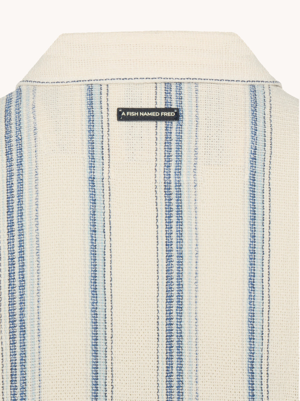 מכופתרת פסים סרוגה