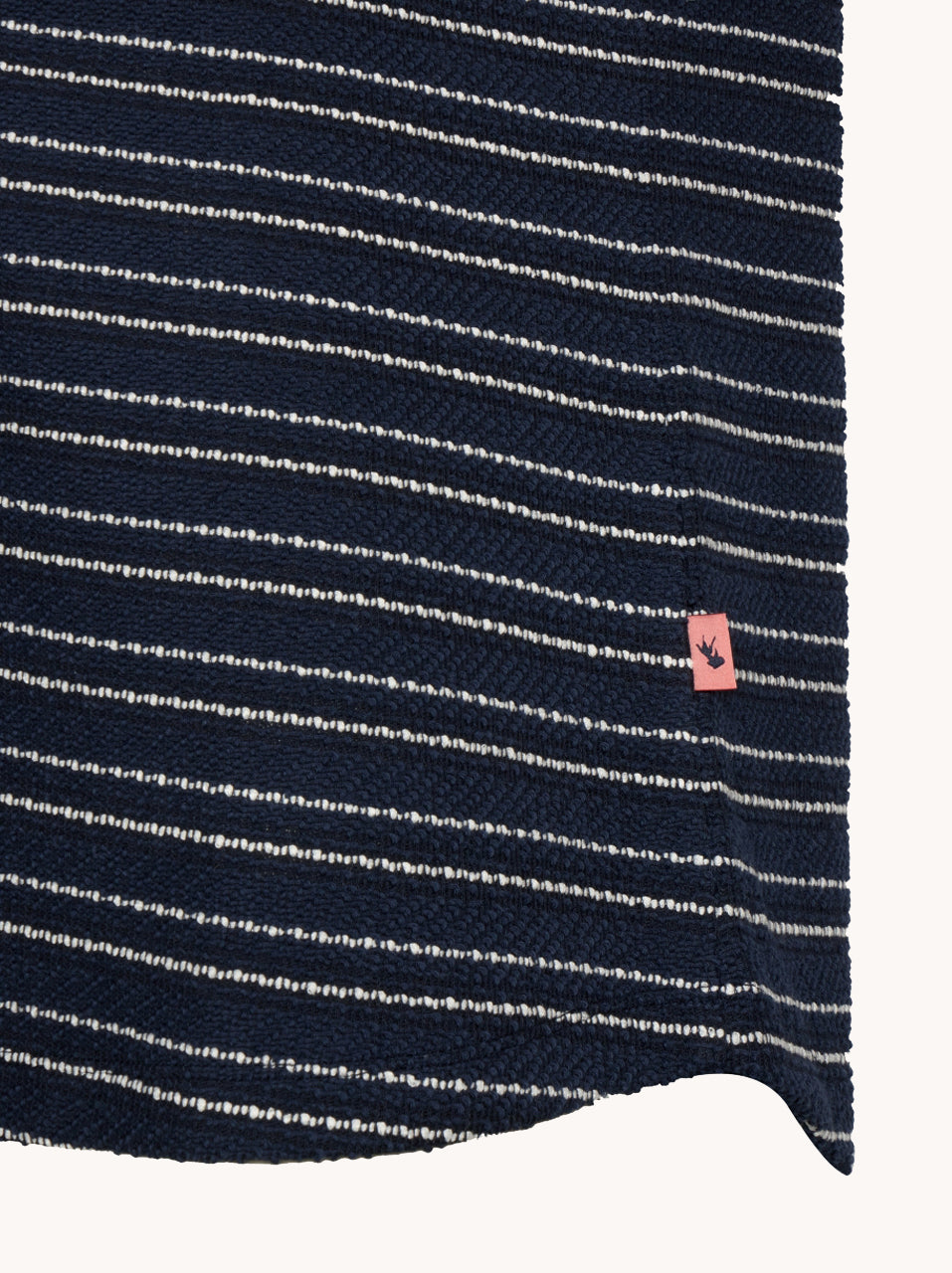 מכופתרת פסים