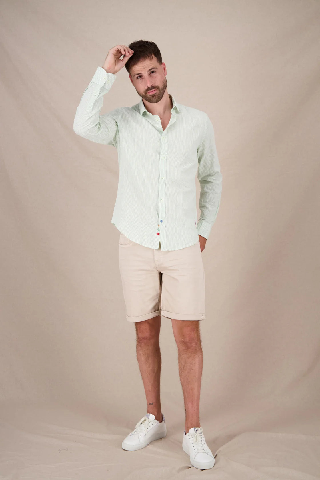 מכופתרת פשתן פסים