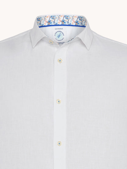 מכופתרת פשתן