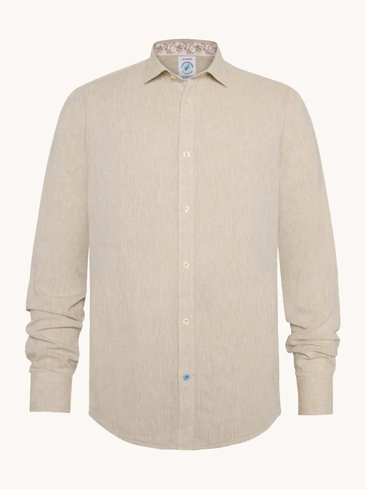 מכופתרת פשתן