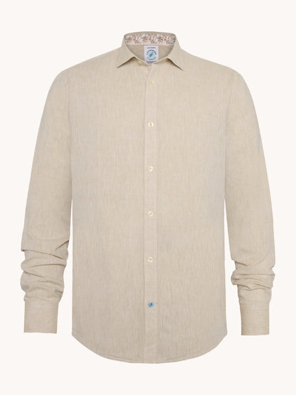 מכופתרת פשתן