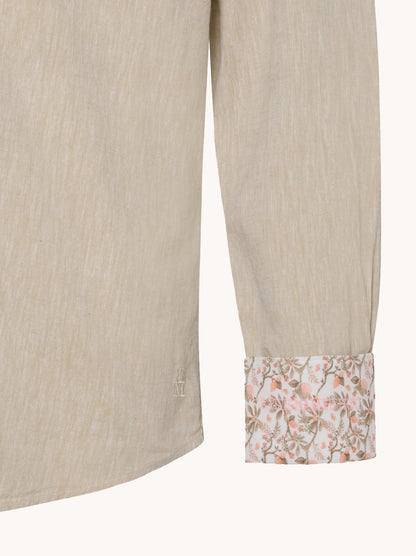 מכופתרת פשתן