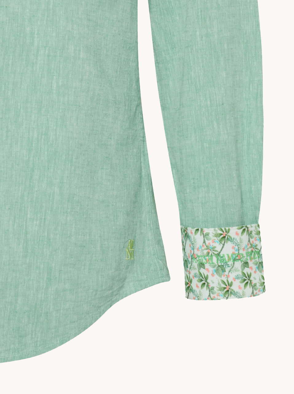 מכופתרת פשתן