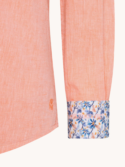 מכופתרת פשתן