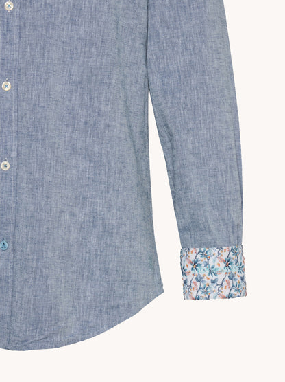 מכופתרת פשתן