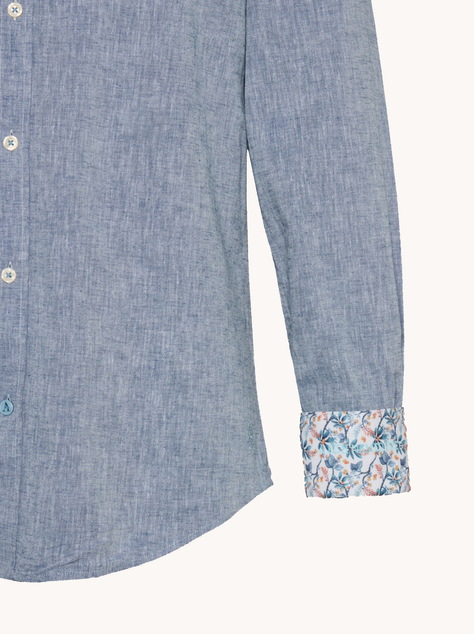 מכופתרת פשתן