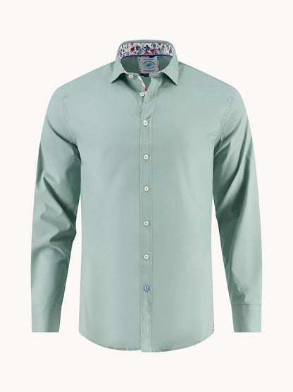 מכופתרת קלאסית