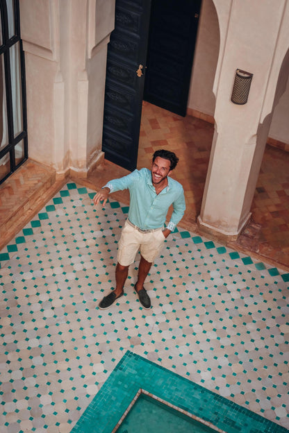 מכופתרת פשתן